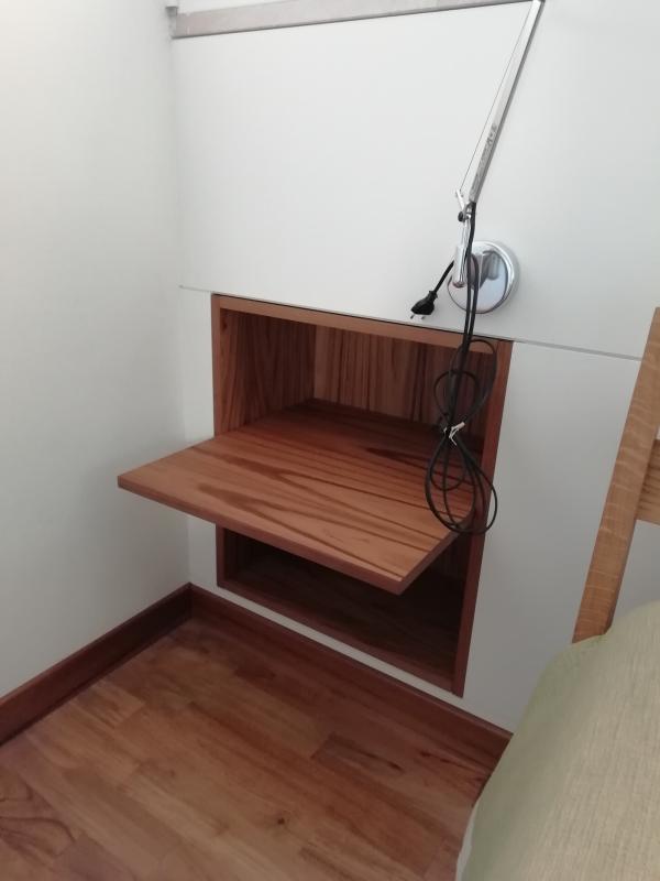 Comodino a muro